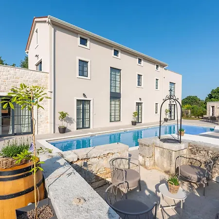 Villa Madora