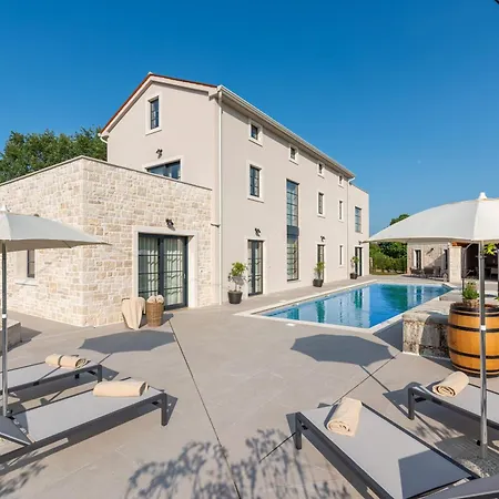 Madora Villa